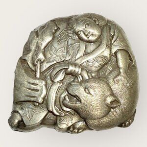 Bergamot Brass Works 1974 Belt Buckle Bear Hunter Pewter Color Vintage